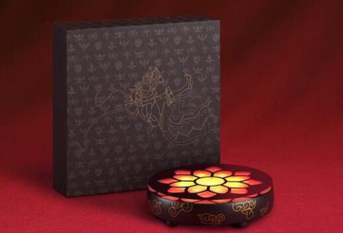 英雄联盟十周年庆典 全球首个周年纪念手办震撼发布